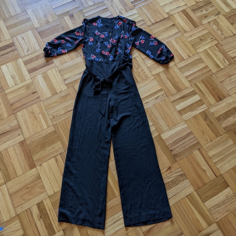 Ann Taylor Black romper size 0 with Floral print